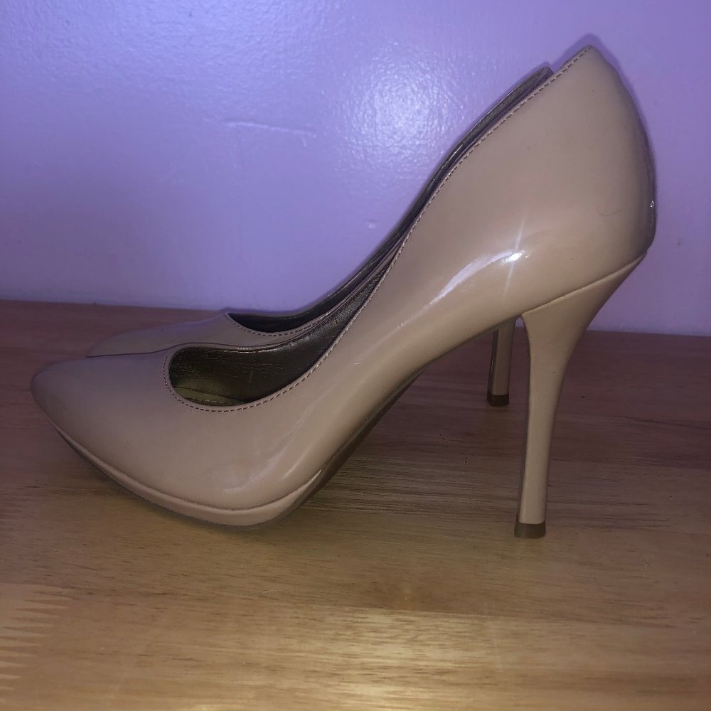 BCBG Nude patent leather pumps size 6 Never Worn
